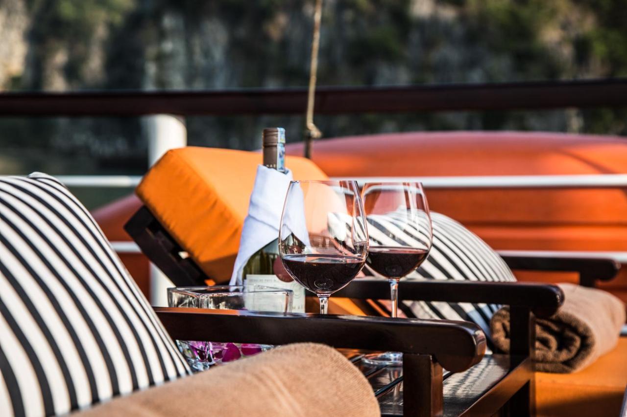 Emeraude Classic Cruises Hạ Long-öböl Kültér fotó