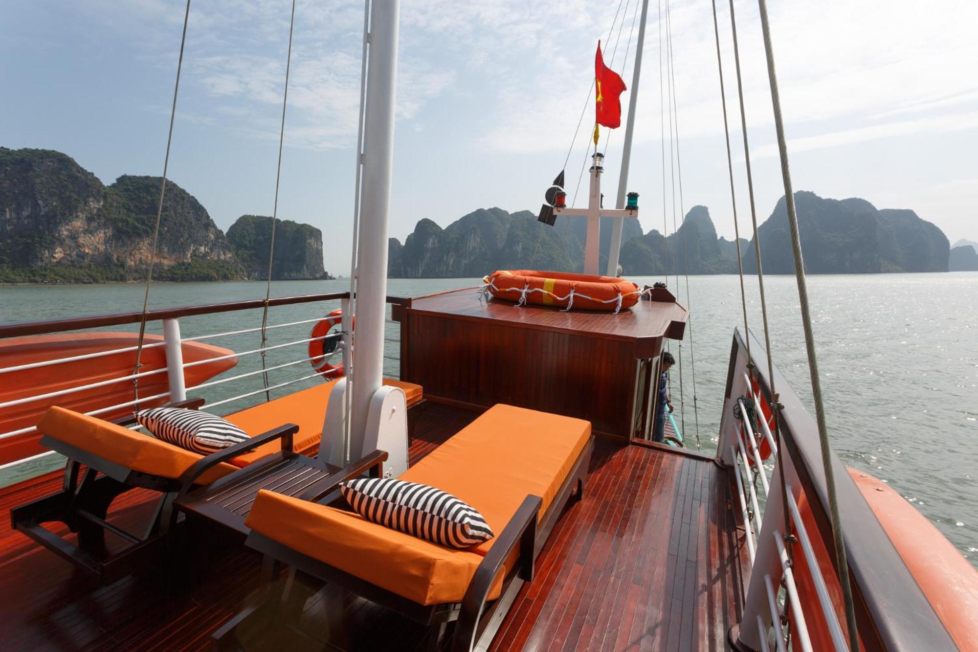 Emeraude Classic Cruises Hạ Long-öböl Kültér fotó