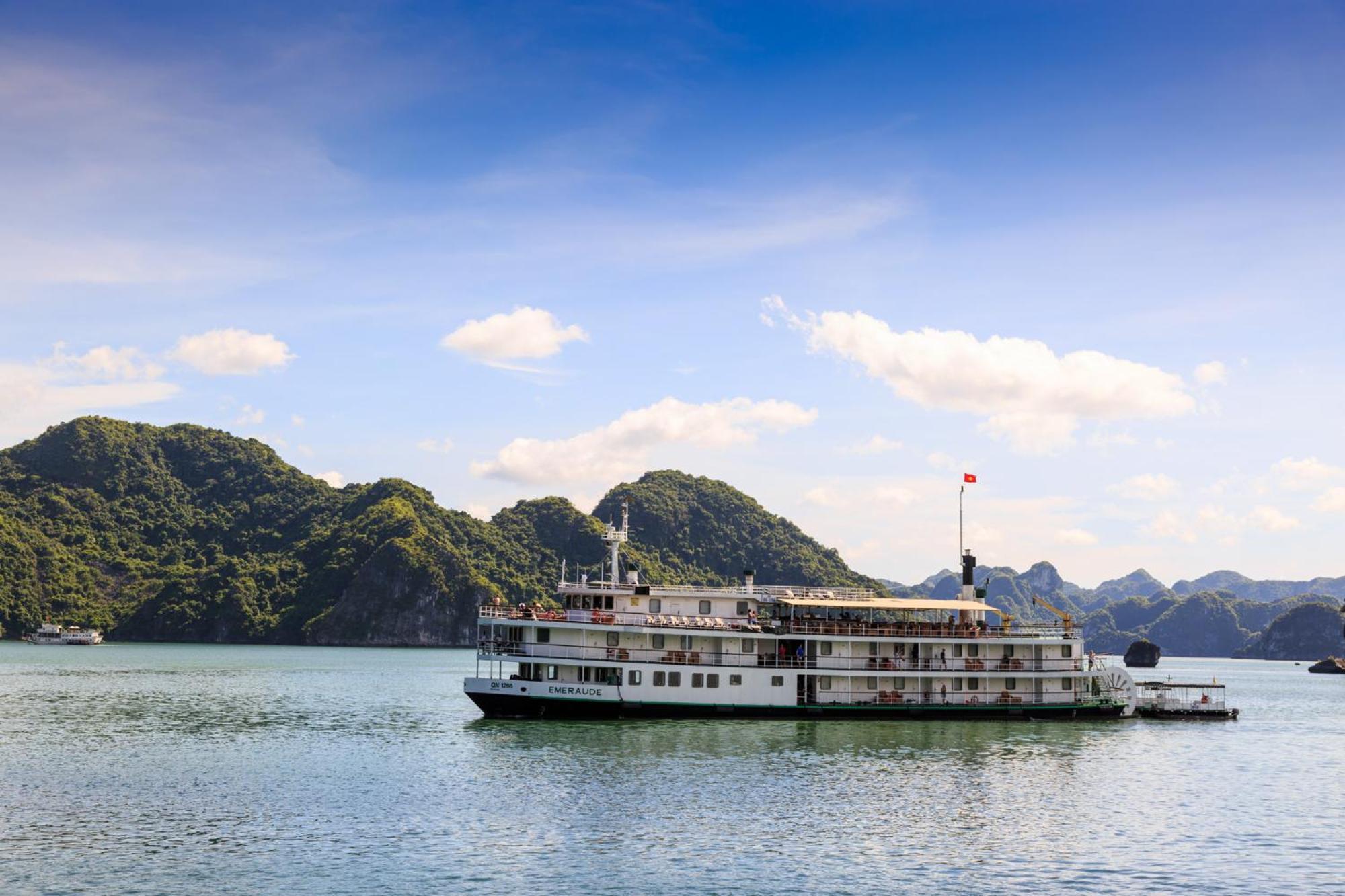 Emeraude Classic Cruises Hạ Long-öböl Kültér fotó